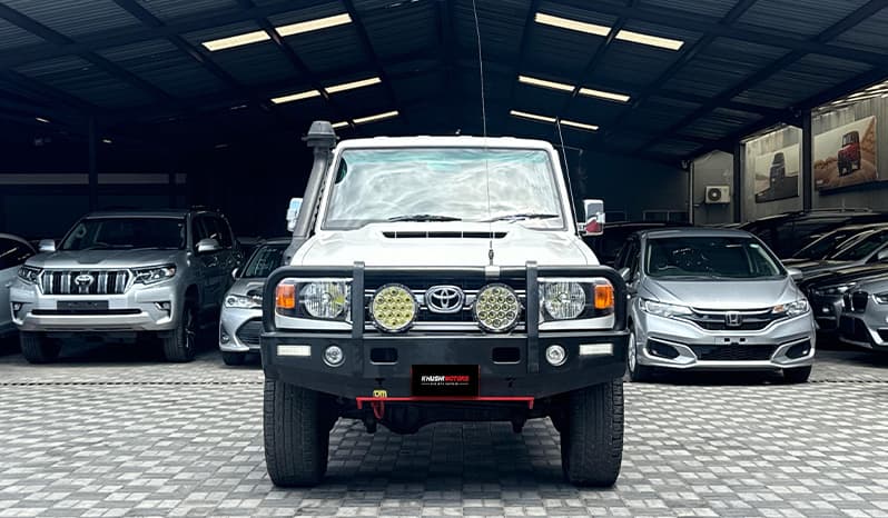 2018 Toyota Land Cruiser image-2