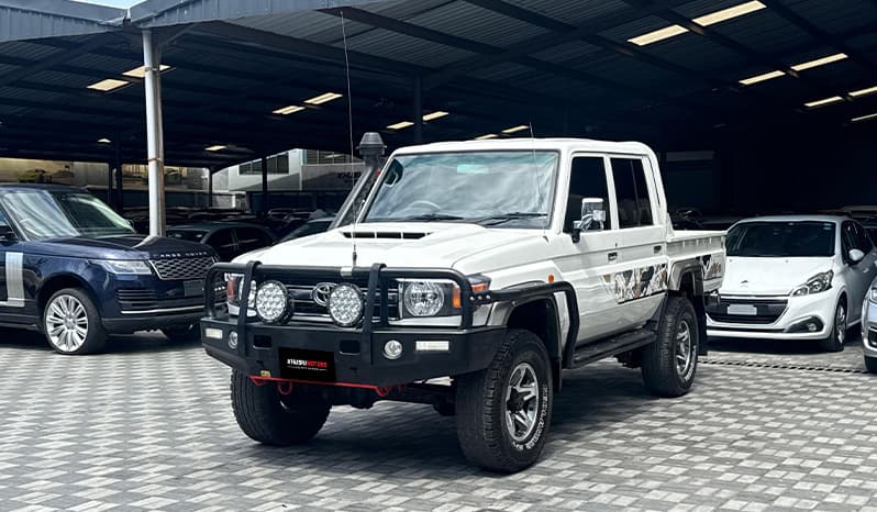 2018 Toyota Land Cruiser image-3