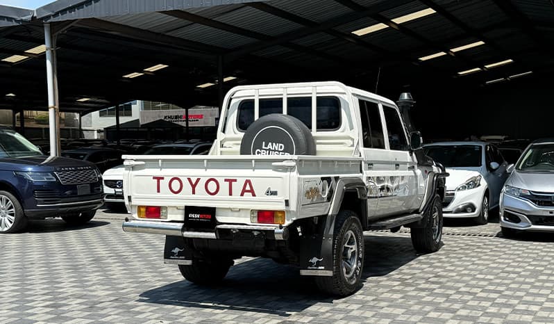 2018 Toyota Land Cruiser image-6