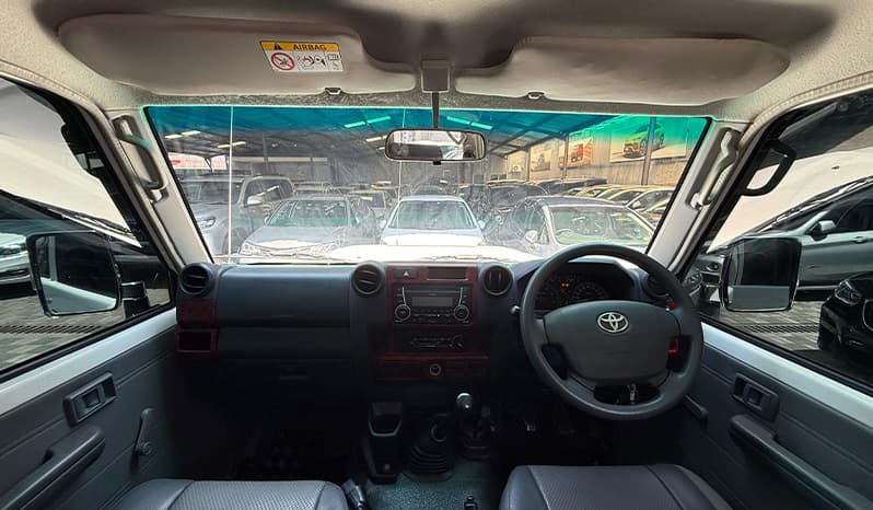2018 Toyota Land Cruiser image-8
