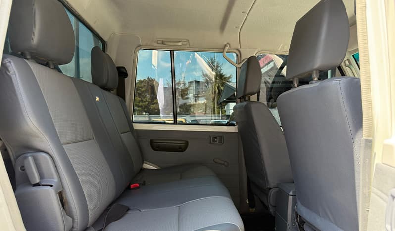 2018 Toyota Land Cruiser image-10