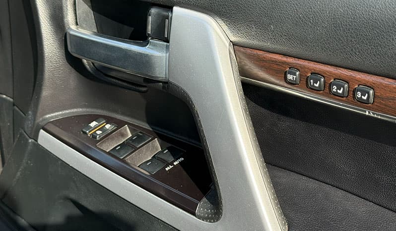 2018 Toyota Land Cruiser image-3