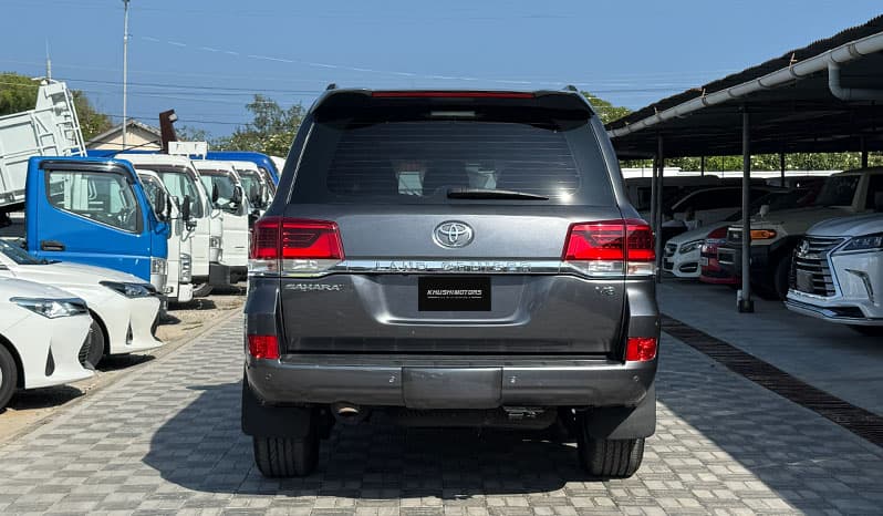 2018 Toyota Land Cruiser image-8