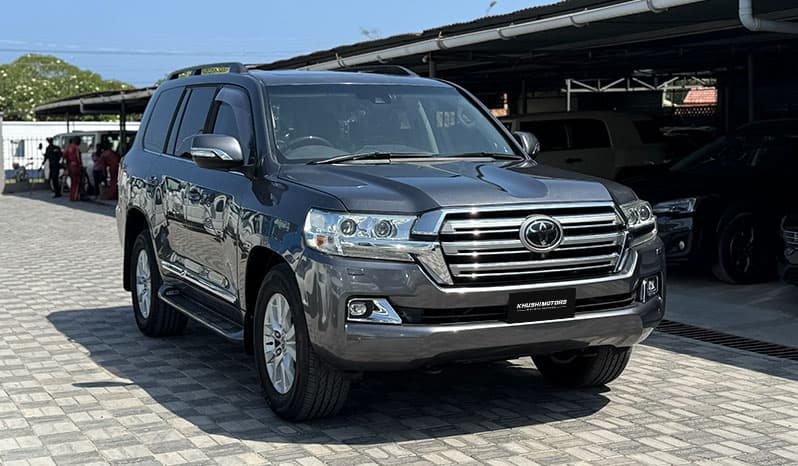 2018 Toyota Land Cruiser image-12