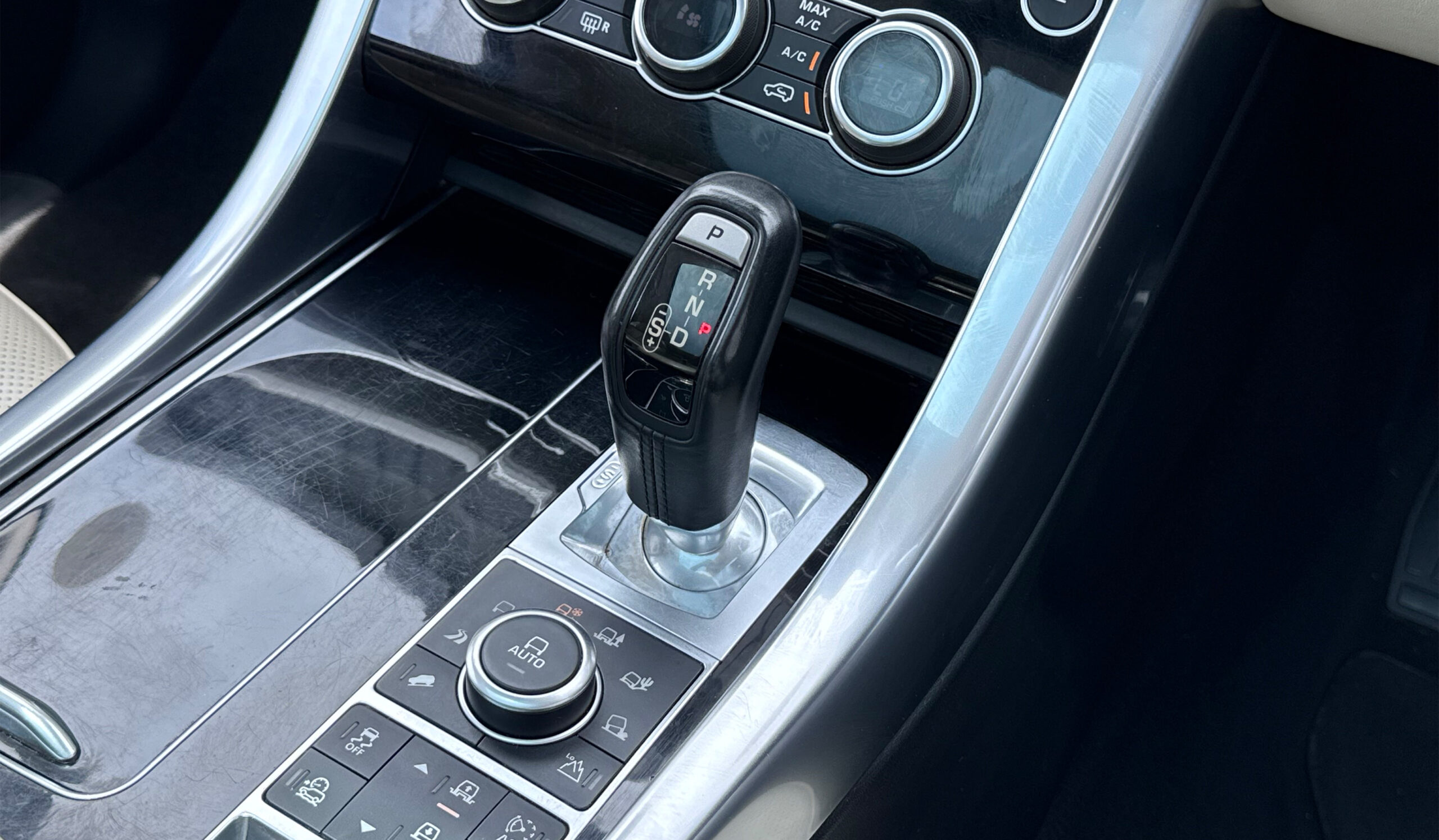 2015 Land Rover Range Rover Sport image-9