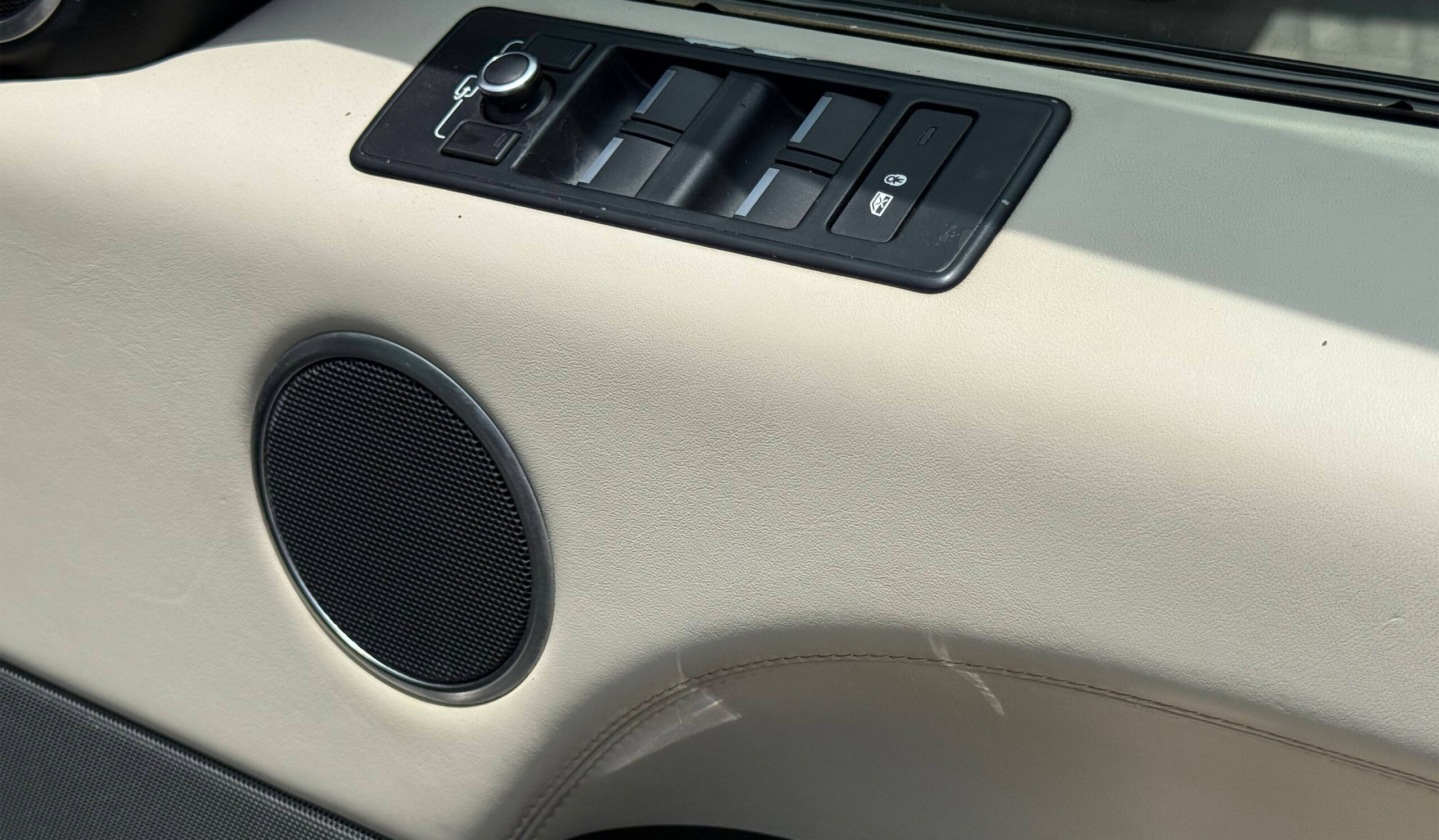2015 Land Rover Range Rover Sport image-10