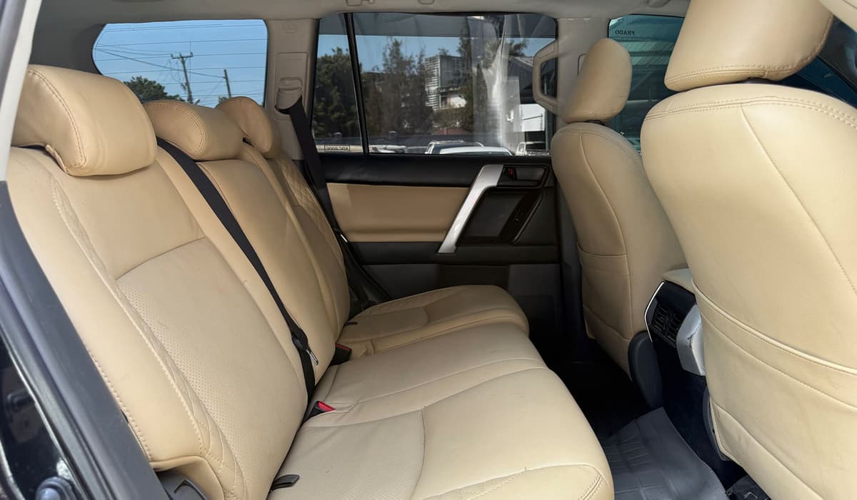 2013 Toyota Land Cruiser Prado image-9