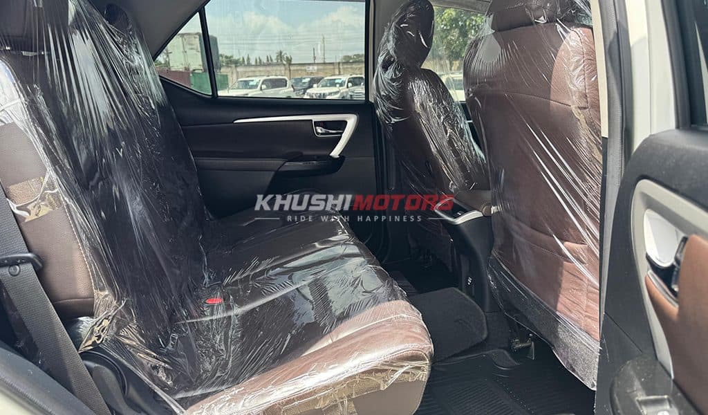 2017 Toyota Fortuner image-2
