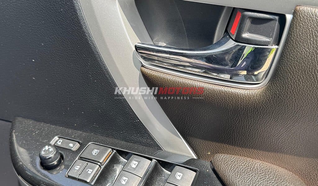 2017 Toyota Fortuner image-3