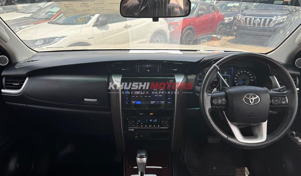 2017 Toyota Fortuner image-5