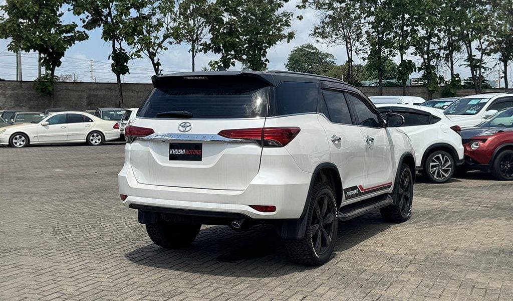 2017 Toyota Fortuner image-7
