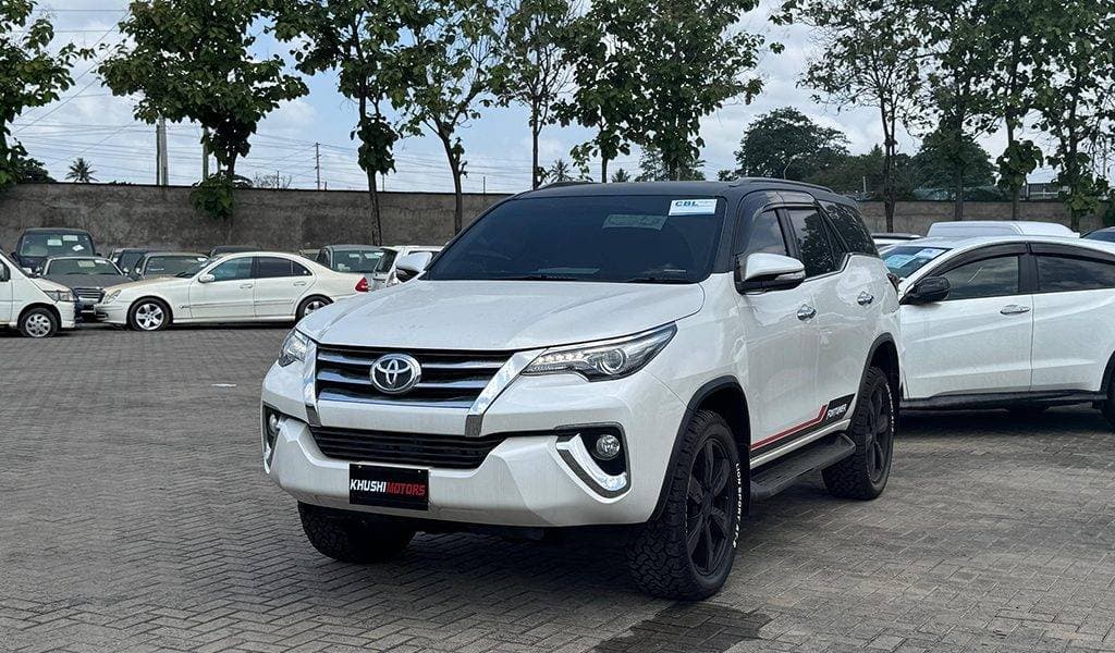 2017 Toyota Fortuner image-9