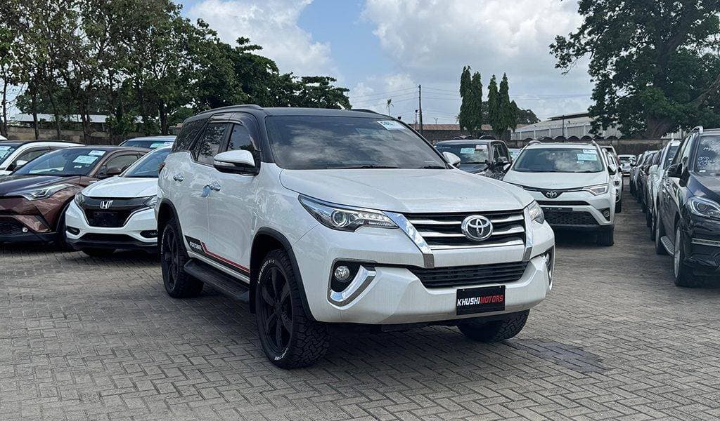 2017 Toyota Fortuner image-10