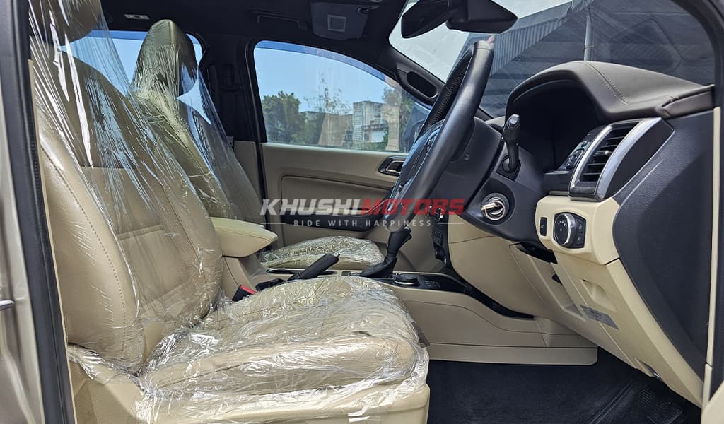 2017 Ford Everest image-16