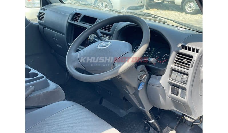 2013 Mazda Bongo image-8