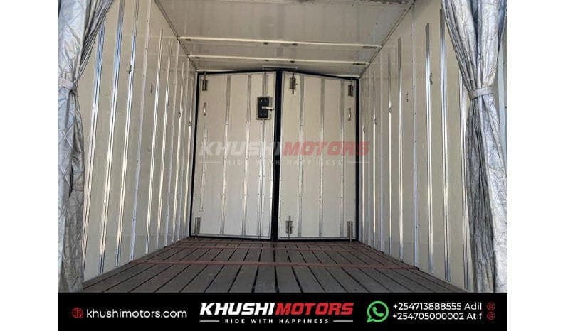 2014 Mitsubishi Fuso image-9