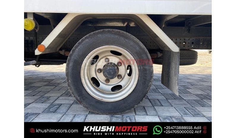 2014 Mitsubishi Fuso image-11