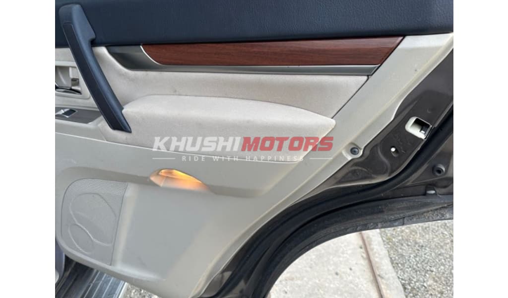 2009 Mitsubishi Pajero image-3