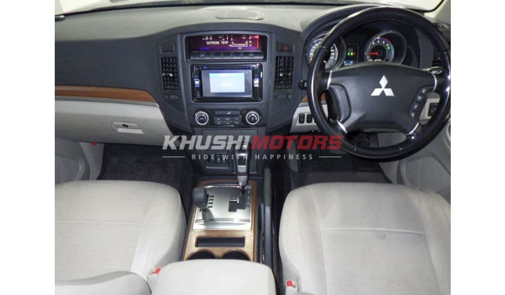2009 Mitsubishi Pajero image-10