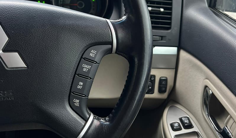 2009 Mitsubishi Pajero image-15