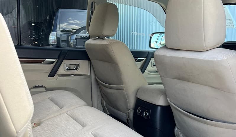 2009 Mitsubishi Pajero image-17