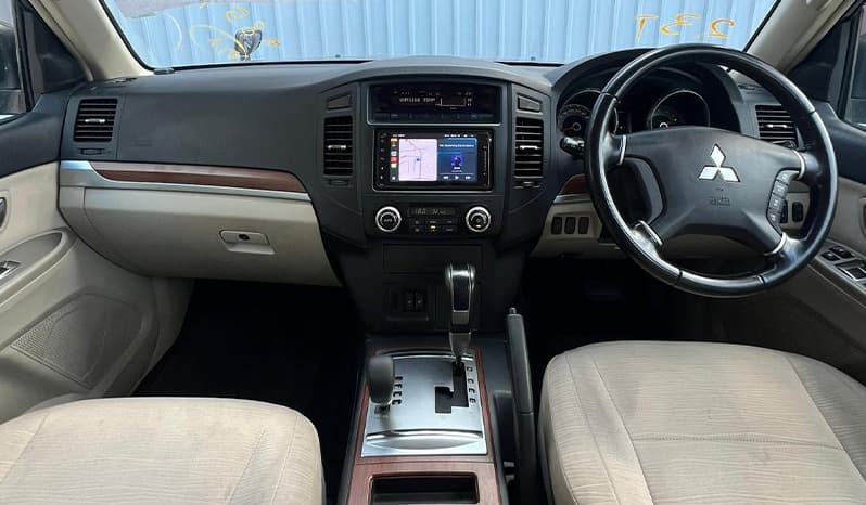 2009 Mitsubishi Pajero image-18