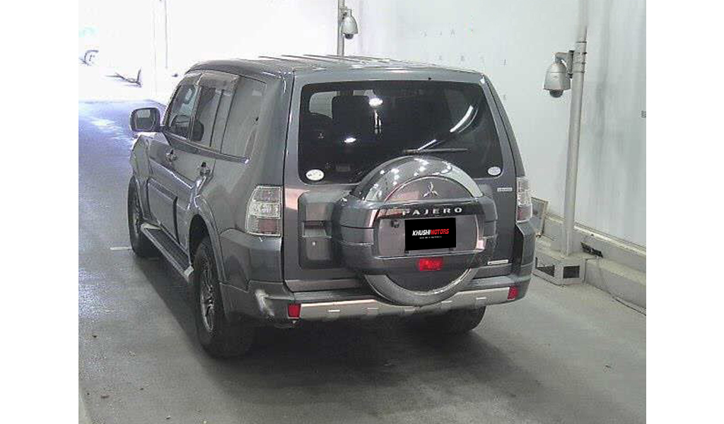 2007 Mitsubishi Pajero image-3
