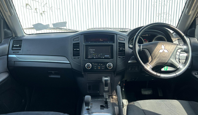 2007 Mitsubishi Pajero image-12