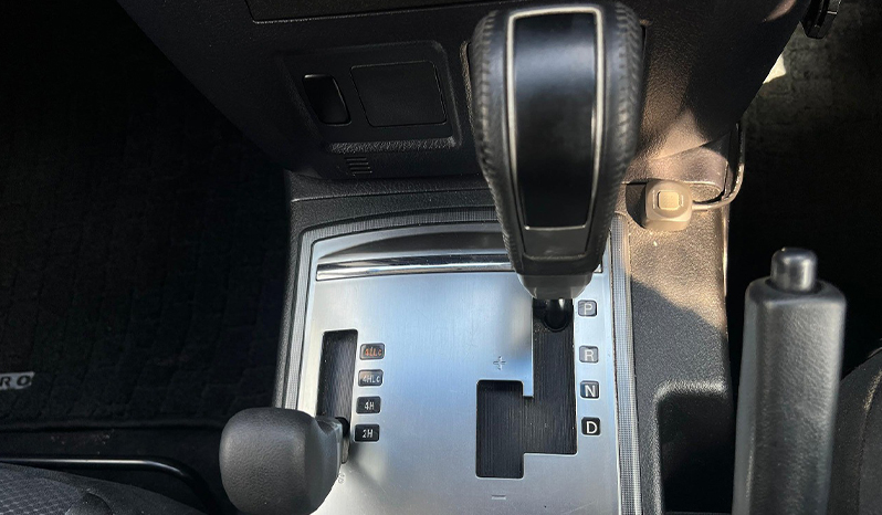2007 Mitsubishi Pajero image-13