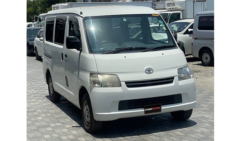 2015 Toyota Townace image-2