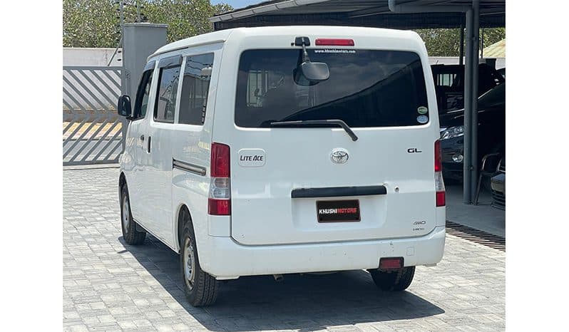2015 Toyota Townace image-4