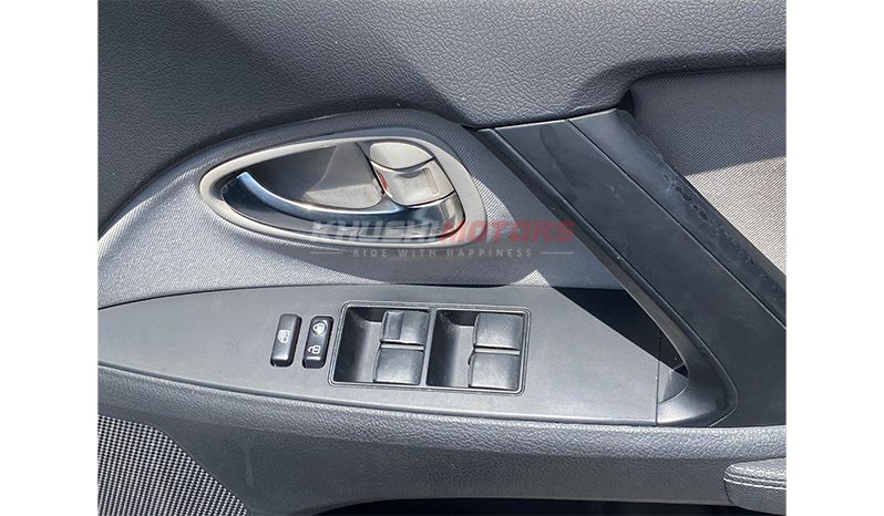 2016 Toyota Avensis image-13