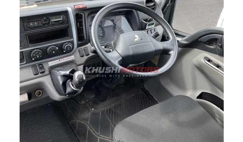 2017 Mitsubishi Canter 6 Ton image-2