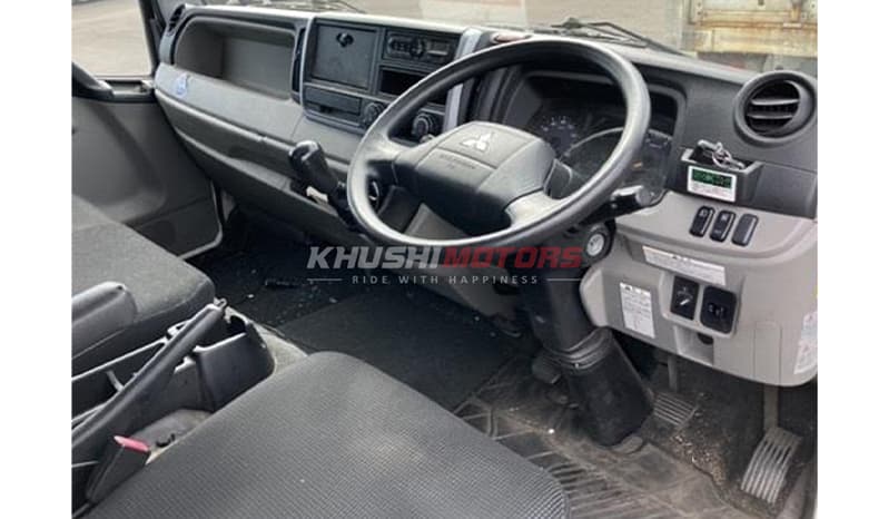 2017 Mitsubishi Canter 6 Ton image-3