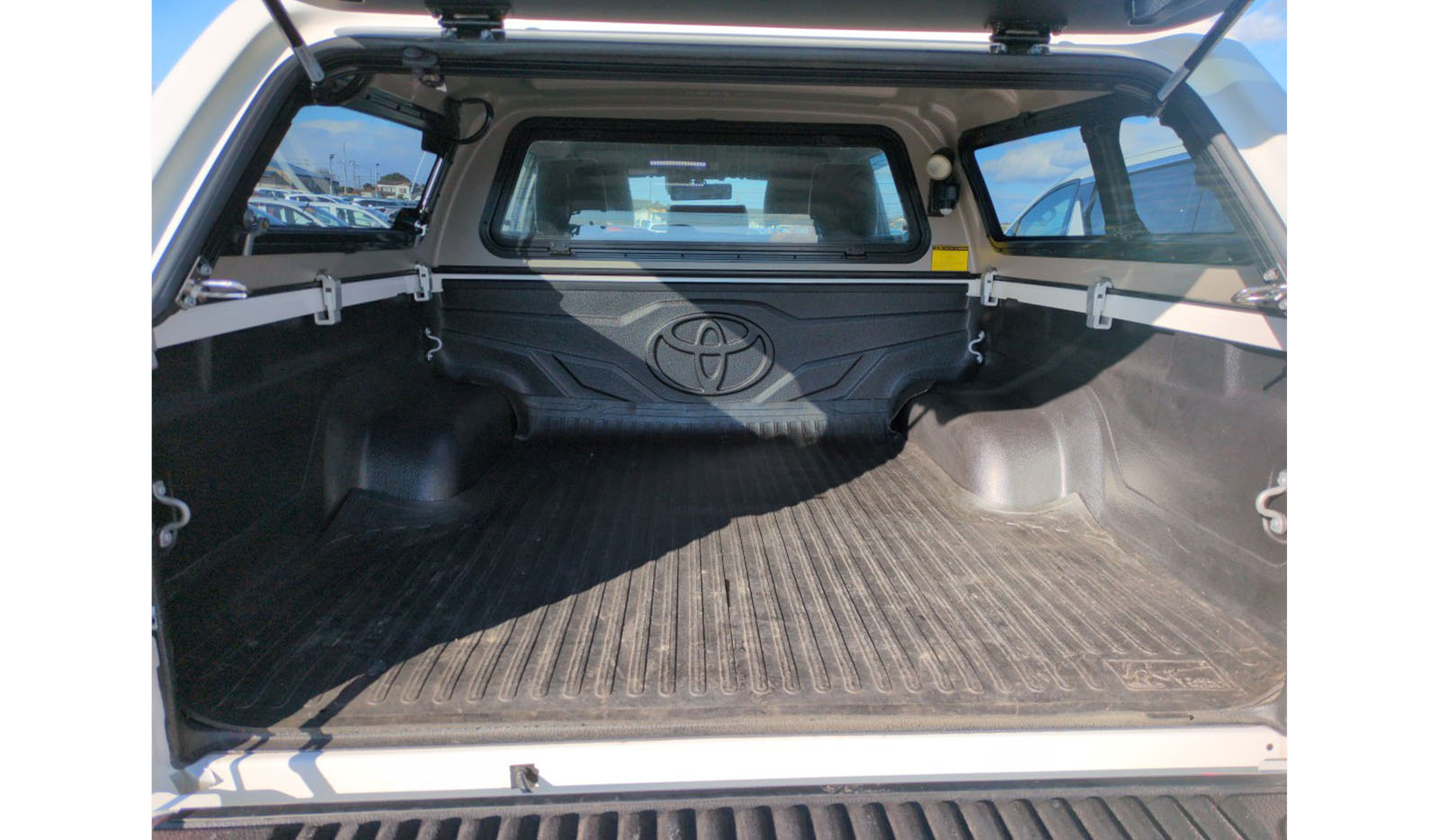 2020 Toyota Hilux Z Black Rally Edition image-2
