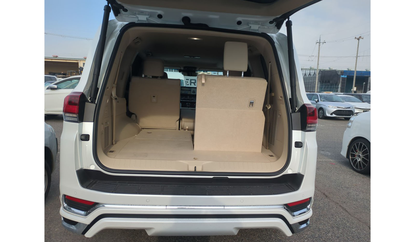 2023 Toyota Land Cruiser 300 ZX image-9
