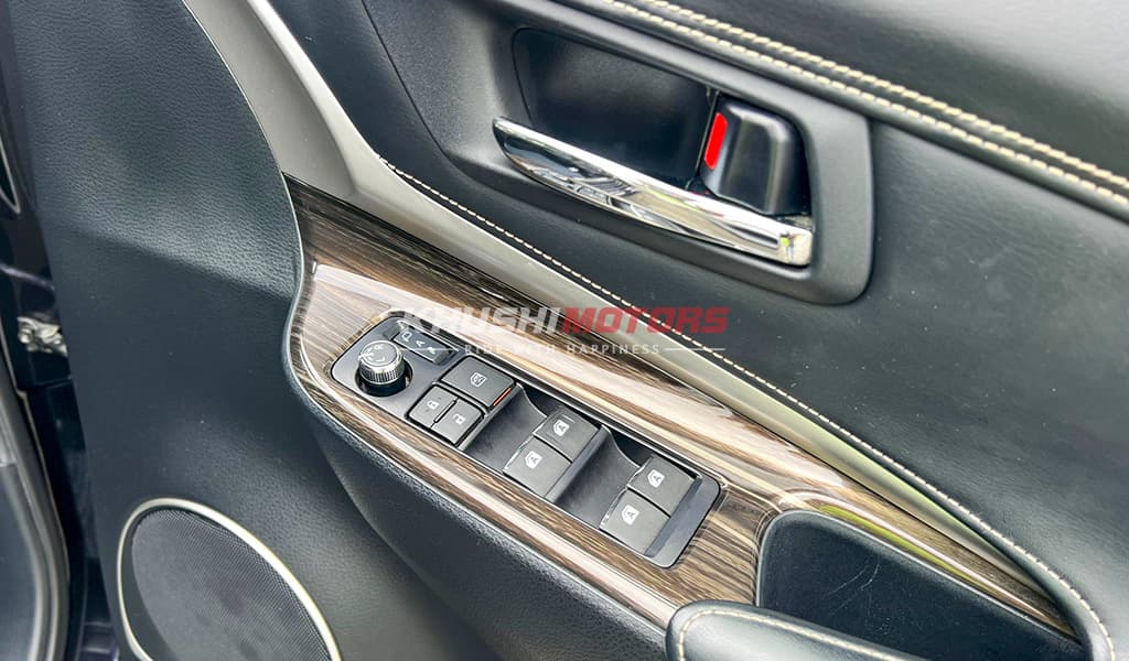 2015 Toyota Harrier image-13