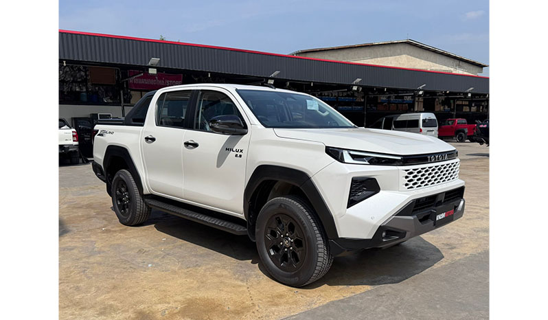 2025 Toyota Hilux image-1