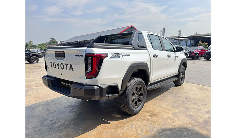 2025 Toyota Hilux image-5