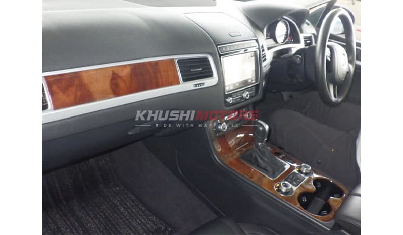 2017 Volkswagen Touareg Upgrade Package image-6
