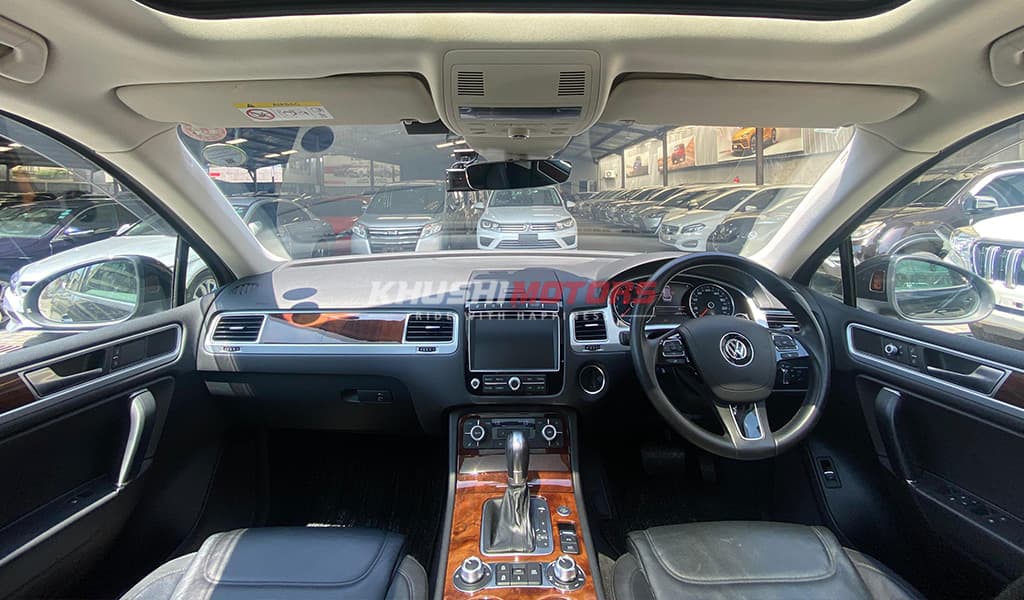 2017 Volkswagen Touareg Upgrade Package image-12