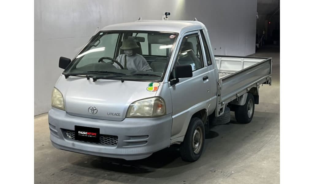 2004 Toyota Liteace image-2
