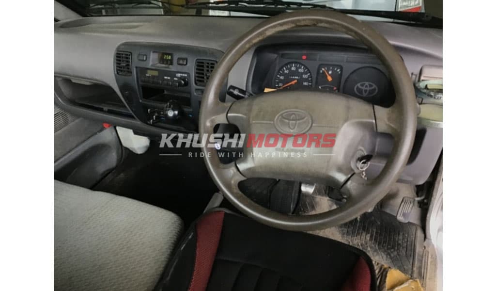 2004 Toyota Liteace image-5