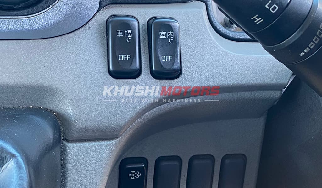 2017 Mitsubishi Fuso 2 Ton image-3