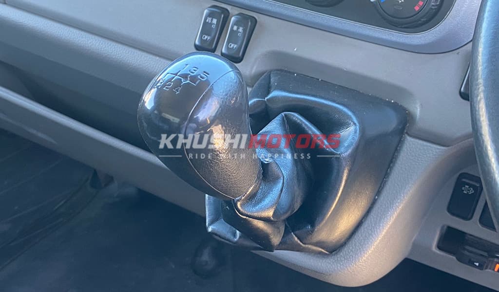 2017 Mitsubishi Fuso 2 Ton image-4