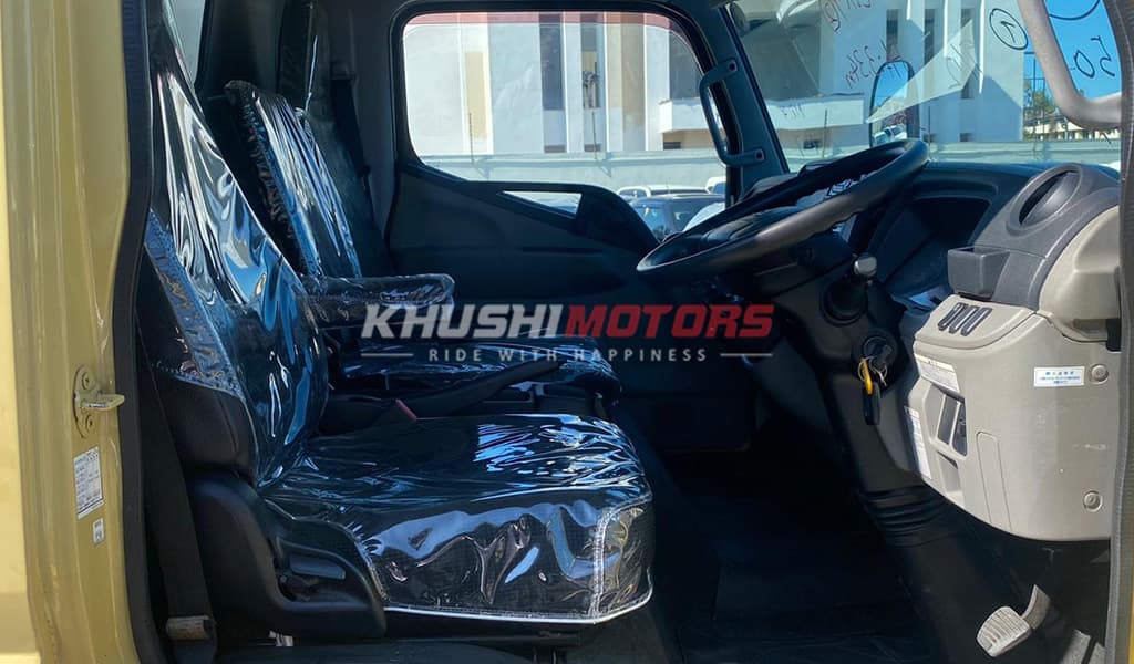 2017 Mitsubishi Fuso 2 Ton image-5