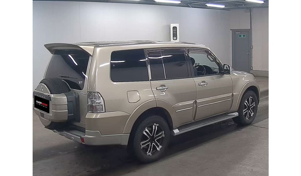 2006 Mitsubishi Pajero image-4