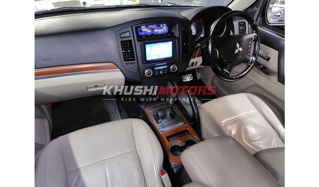 2006 Mitsubishi Pajero image-5