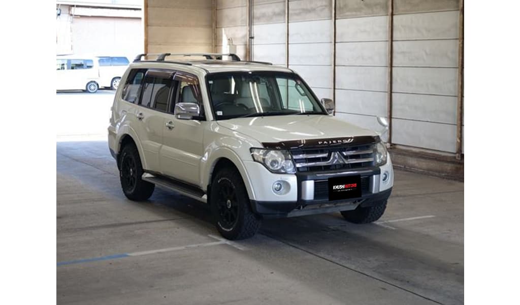 2008 Mitsubishi Pajero image-1