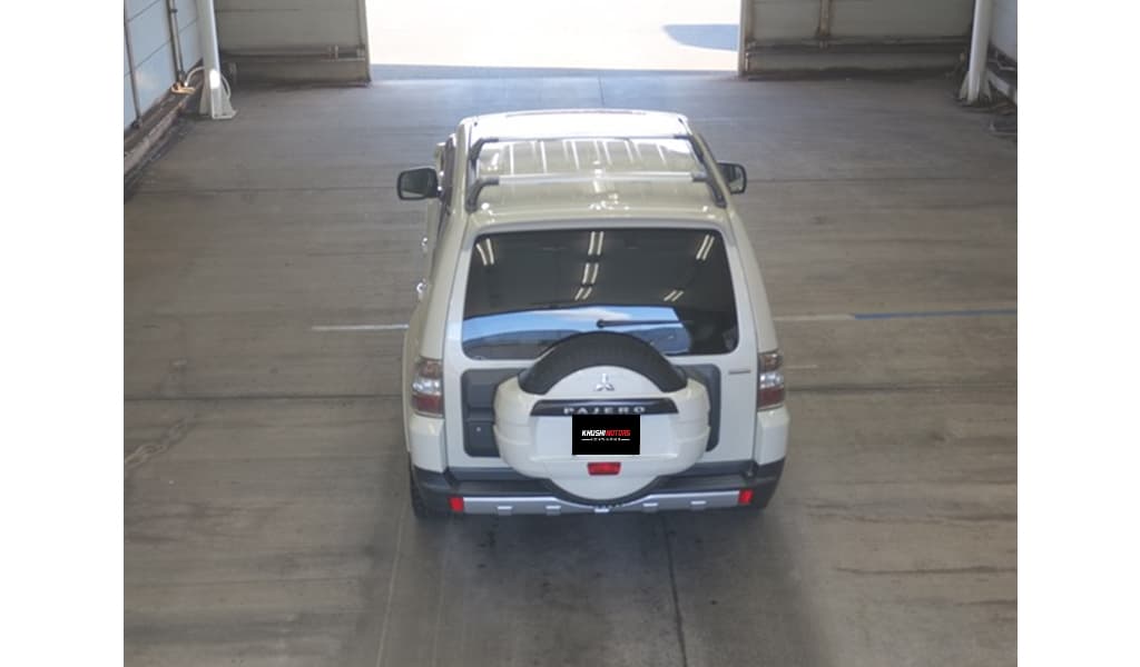 2008 Mitsubishi Pajero image-4